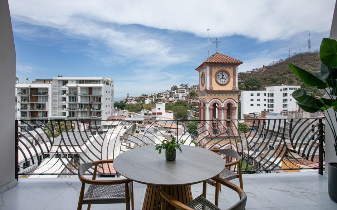 Puerto Vallarta vs Cabo San Lucas: Two Iconic Escapes, Two Different Rhythms