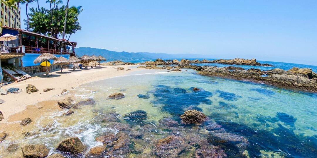 Conchas Chinas rocky coves and turquoise sea